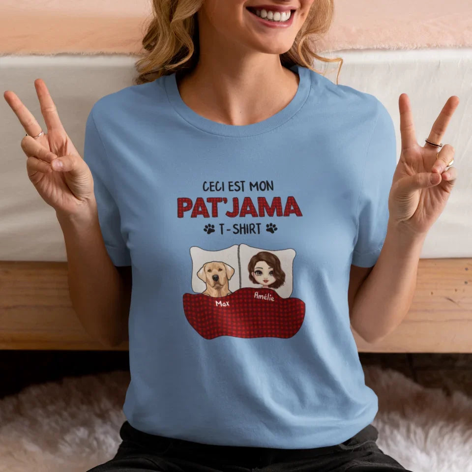 crewneck-tee-mockup-of-a-woman-making-peace-signs-with-her-hands-m37293